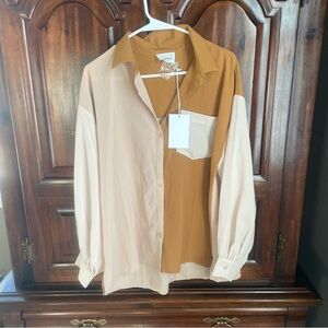 ANDREE BY UNIT Two-Tone Button-Up Blouse